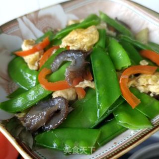 海参鸡蛋炒荷兰豆的做法