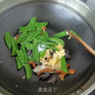 海参鸡蛋炒荷兰豆的做法步骤：12