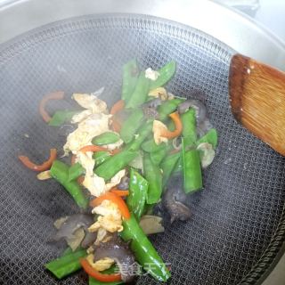 海参鸡蛋炒荷兰豆的做法步骤：13