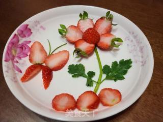 花开富贵～草莓摆盘的做法