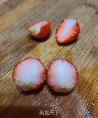 花开富贵～草莓摆盘的做法步骤：3