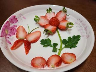 花开富贵～草莓摆盘的做法步骤：5