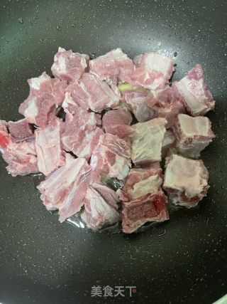 腐竹焖排骨的做法步骤：5
