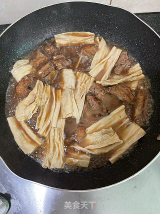 腐竹焖排骨的做法步骤：11