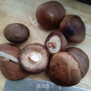 花肉香菇油菜的做法步骤：1