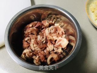 酸菜炒羊肉的做法步骤：1