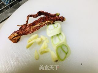 酸菜炒羊肉的做法步骤：3