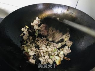 酸菜炒羊肉的做法步骤：4