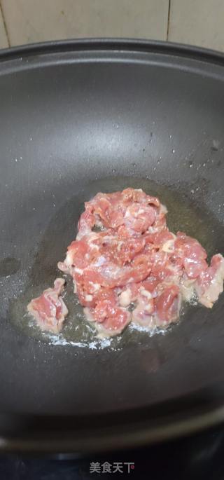 红椒青瓜炒肉片的做法步骤：5