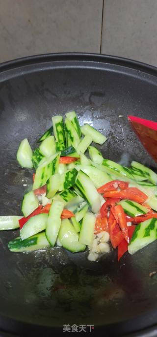 红椒青瓜炒肉片的做法步骤：9