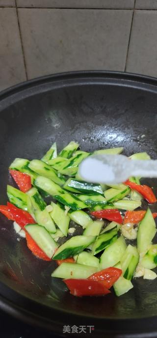 红椒青瓜炒肉片的做法步骤：10