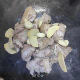 花生莲藕炖猪脚的做法步骤：8