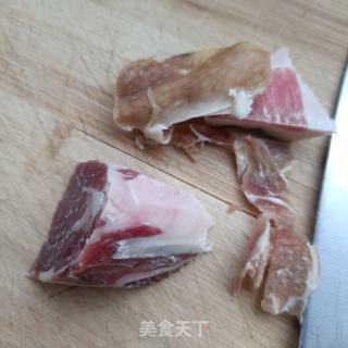 火腿鹿茸菇炒荷兰豆的做法步骤：1