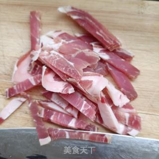 火腿鹿茸菇炒荷兰豆的做法步骤：2