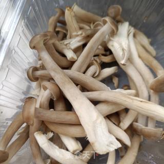 火腿鹿茸菇炒荷兰豆的做法步骤：4