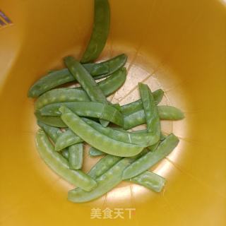 火腿鹿茸菇炒荷兰豆的做法步骤：6