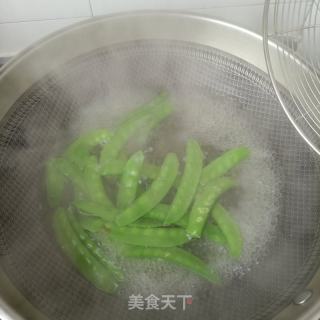 火腿鹿茸菇炒荷兰豆的做法步骤：7