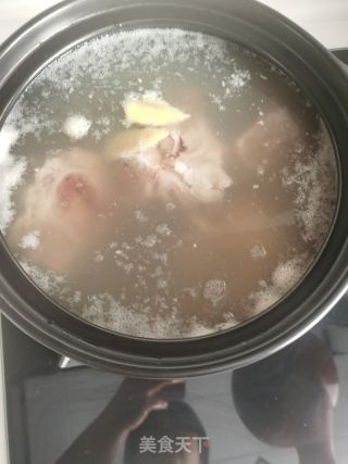 棒骨白萝卜汤的做法步骤：1