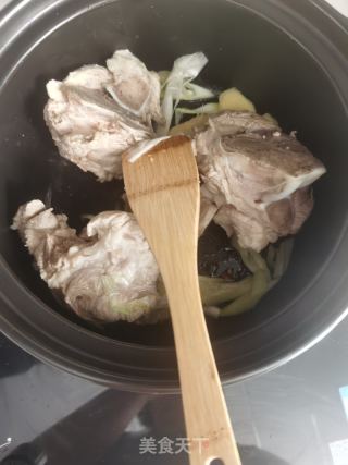 棒骨白萝卜汤的做法步骤：2