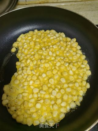 鸡蛋炒玉米的做法步骤：3