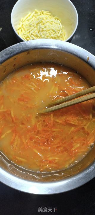 胡萝卜奶酪饼的做法步骤：2