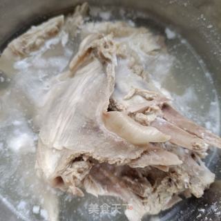红椒炒羊排的做法步骤：1
