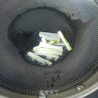 白菜荷兰豆爆海参的做法步骤：7