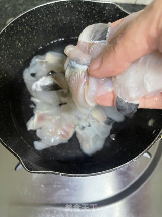 蒜香炒鱼片的做法步骤：4