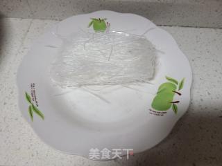 红萝卜丝炒粉丝的做法步骤：2