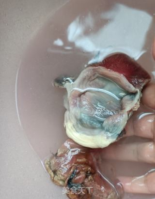 香菇鸡杂玉米面条的做法步骤：2