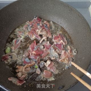 香菇鸡杂玉米面条的做法步骤：11