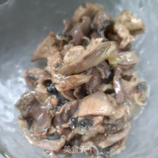香菇鸡杂玉米面条的做法步骤：13