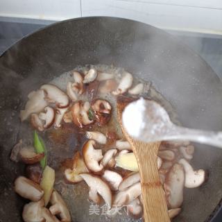 香菇鸡杂玉米面条的做法步骤：15
