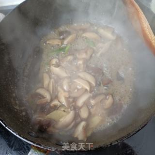 香菇鸡杂玉米面条的做法步骤：16