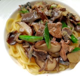 香菇鸡杂玉米面条的做法步骤：20