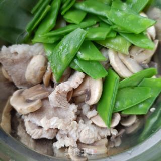 梅花肉荷兰豆炒口蘑的做法步骤：12