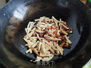 酱肉炒豆干莴笋的做法步骤：6