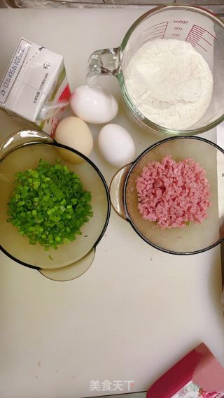 牛奶火腿鸡蛋饼的做法步骤：1