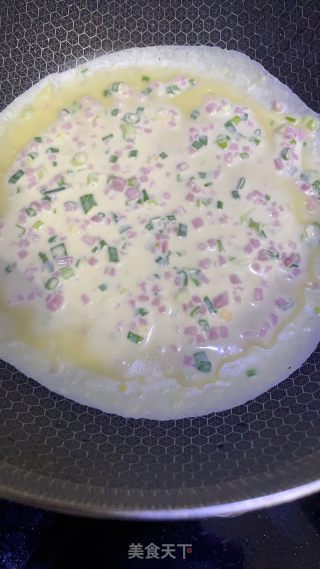 牛奶火腿鸡蛋饼的做法步骤：4