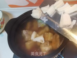 排骨莲藕竹荪汤的做法步骤：13