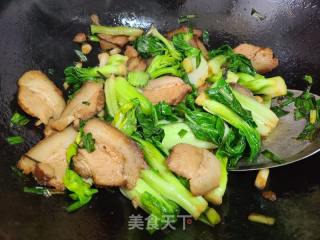 青菜炒卤肉的做法步骤：5