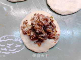 笋干腊肉玉米面包子的做法步骤：8