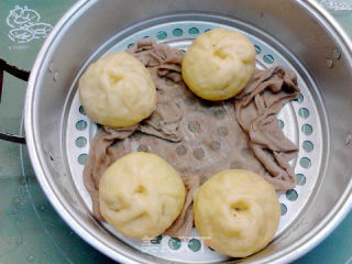 笋干腊肉玉米面包子的做法步骤：13