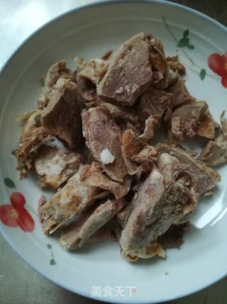 鹅肉炖米线的做法步骤：1
