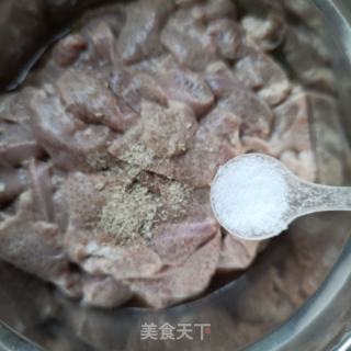 西芹炒猪肝的做法步骤：6