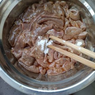 西芹炒猪肝的做法步骤：9