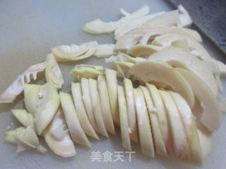 瘦肉丝白玉菇炒雷笋的做法步骤：3