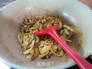 瘦肉丝白玉菇炒雷笋的做法步骤：11