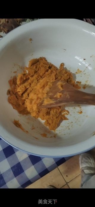 红薯饼的做法步骤：2