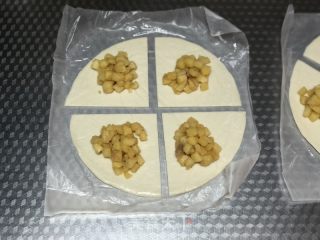 手抓饼版苹果派的做法步骤：3